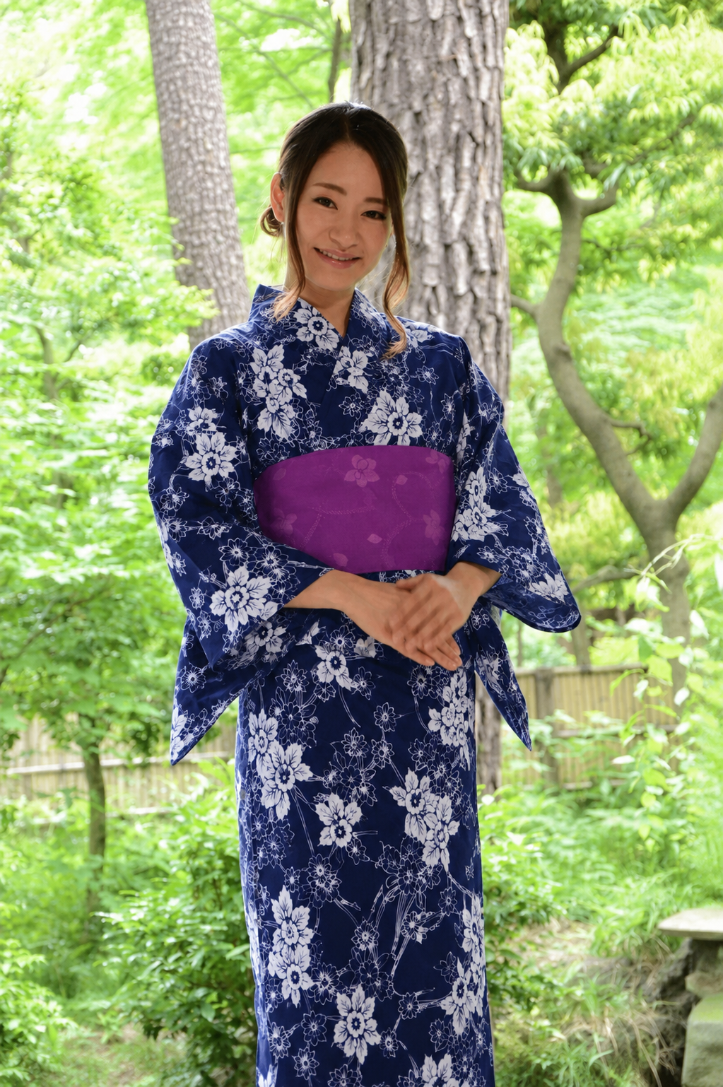 Archive Yukata – Traditional Pattern (Women / One of a Kind) W-AT #19 (Timeless Indigo Floral Yukata)