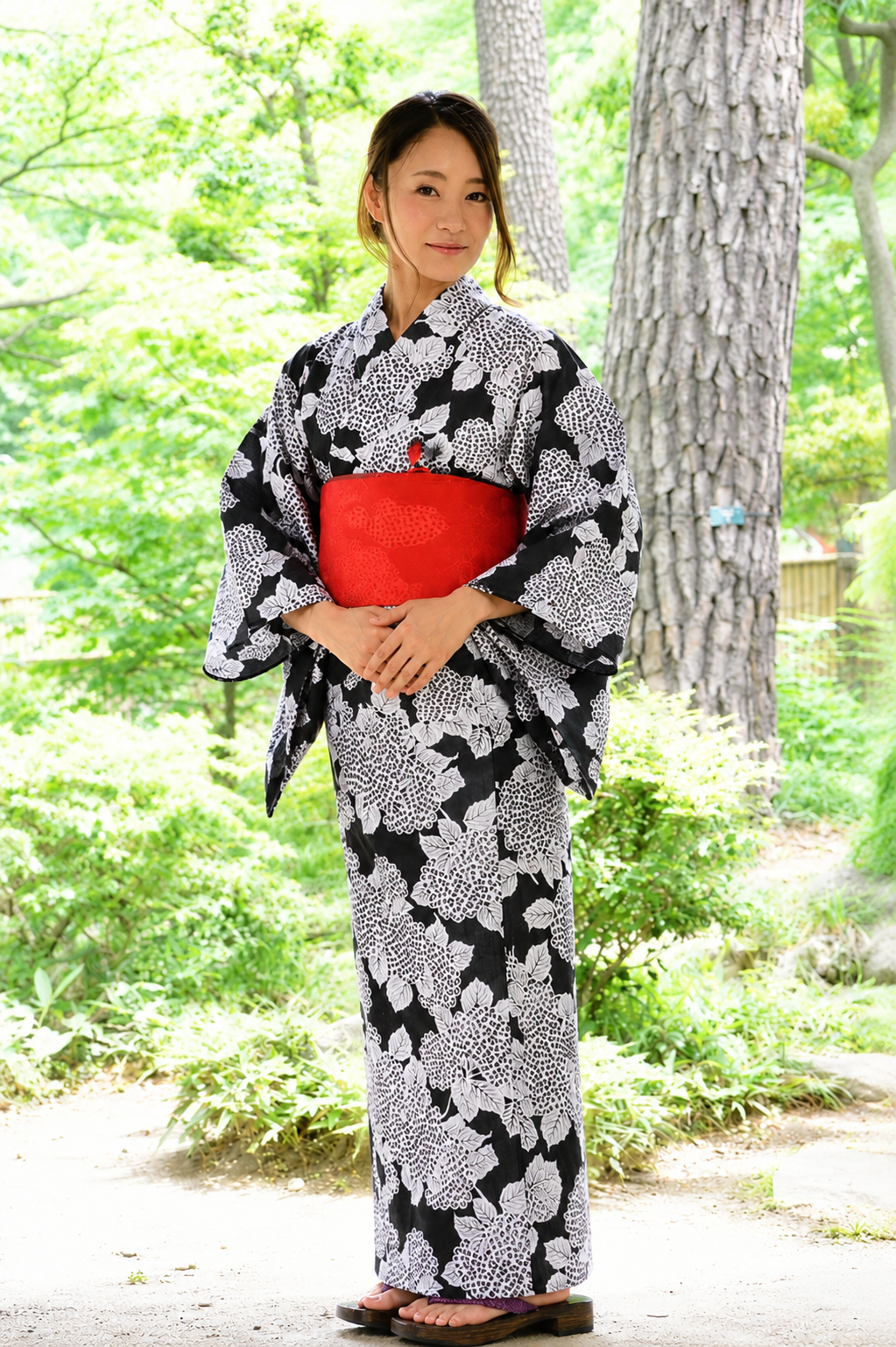 Archive Yukata – Traditional Pattern (Women / One of a Kind) W-AT #16 (Classic Black Hydrangea Yukata)