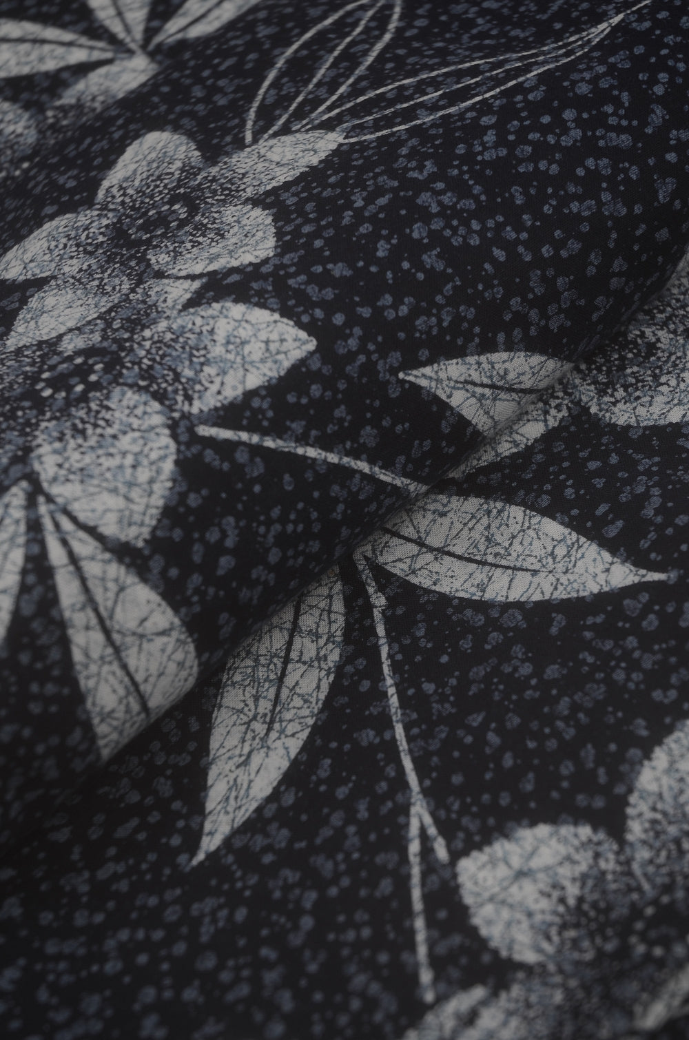 Archive Yukata – Traditional Pattern (Women / One of a Kind) W-AT #04 (Navy Blue Floral Yukata)