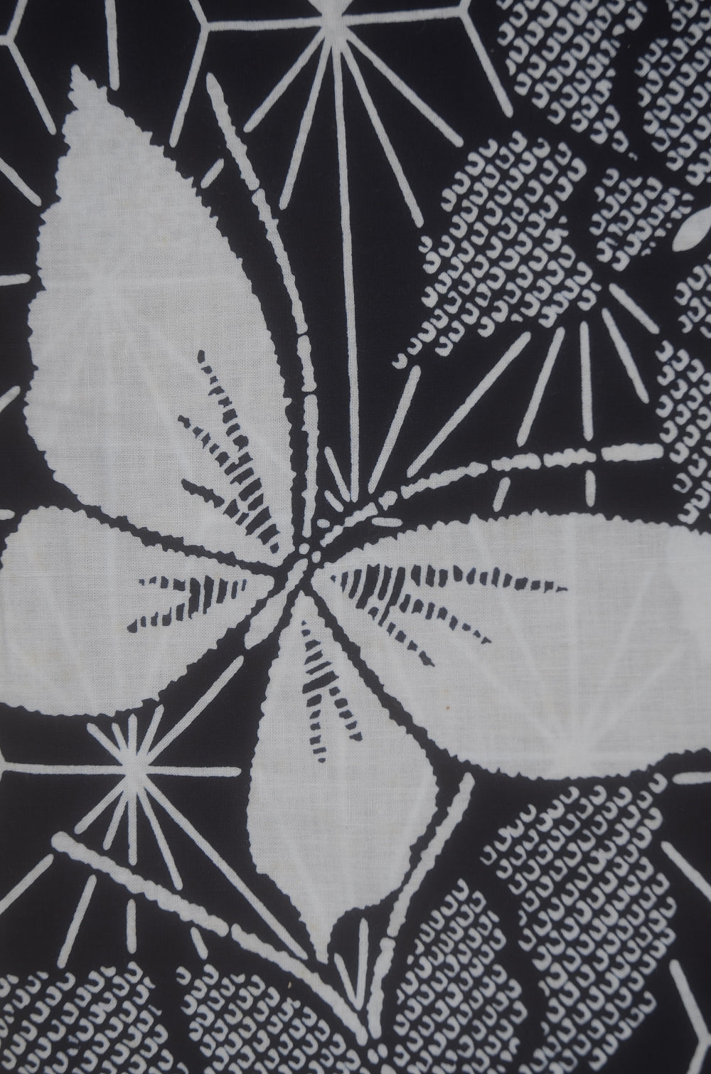 Archive Yukata – Traditional Pattern (Women / One of a Kind) W-AT #10 (Navy Yukata with Asanoha and Bellflower Pattern)