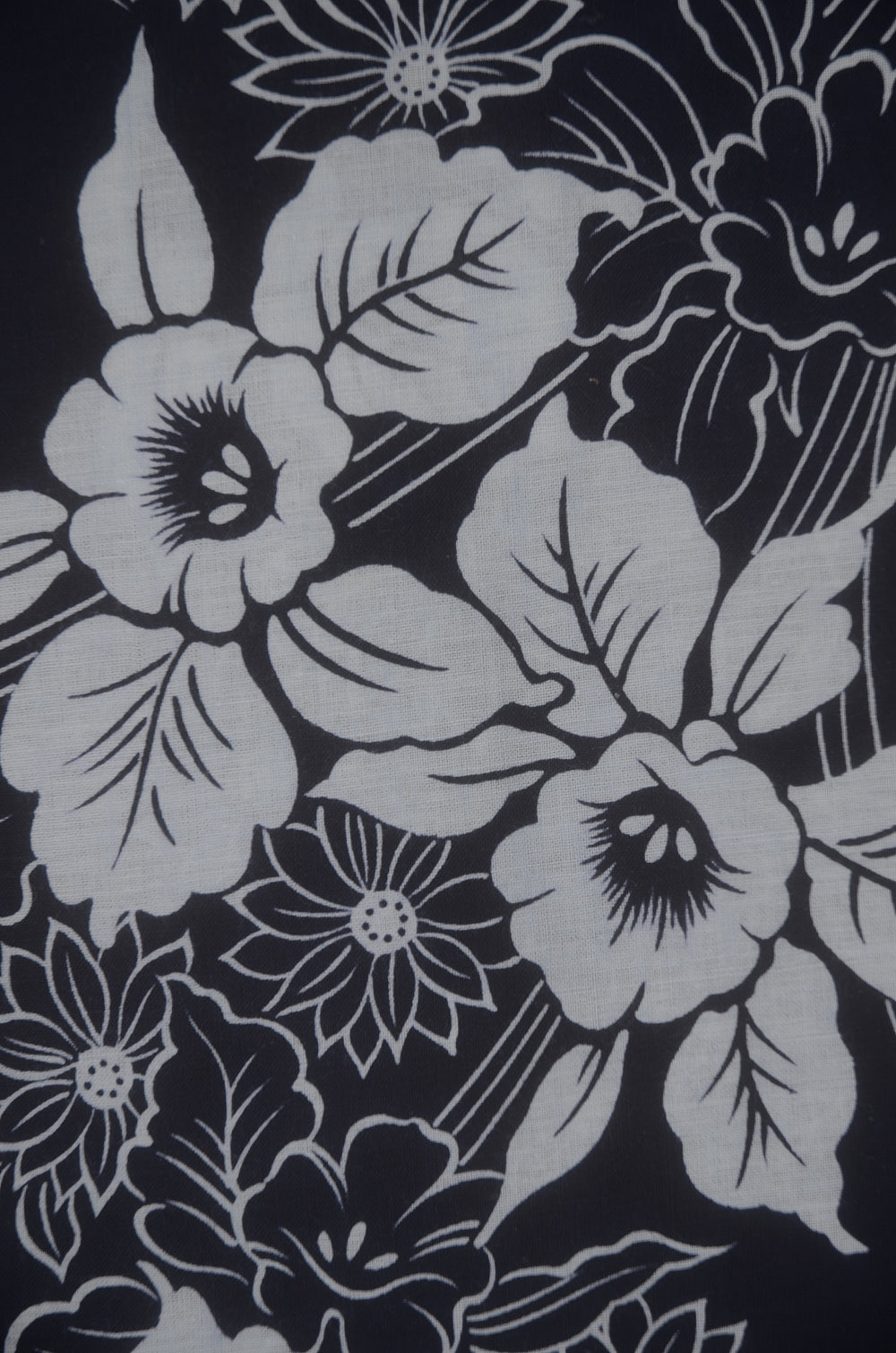 Archive Yukata – Traditional Pattern (Women / One of a Kind) W-AT #19 (Timeless Indigo Floral Yukata)