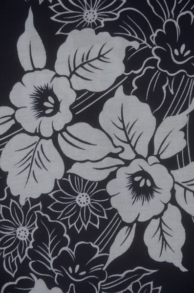 Archive Yukata – Traditional Pattern (Women / One of a Kind) W-AT #19 (Timeless Indigo Floral Yukata)