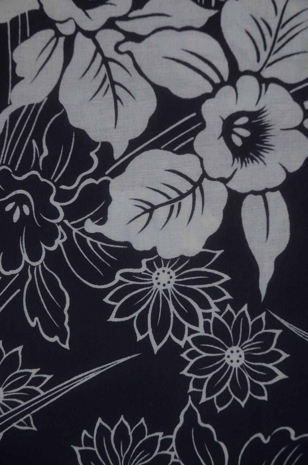 Archive Yukata – Traditional Pattern (Women / One of a Kind) W-AT #19 (Timeless Indigo Floral Yukata)