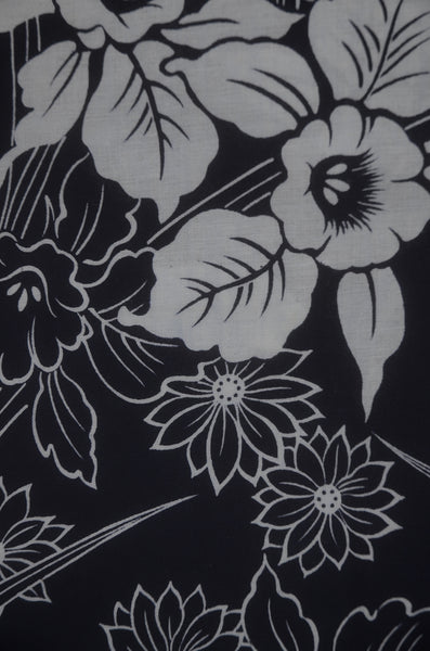 Archive Yukata – Traditional Pattern (Women / One of a Kind) W-AT #19 (Timeless Indigo Floral Yukata)