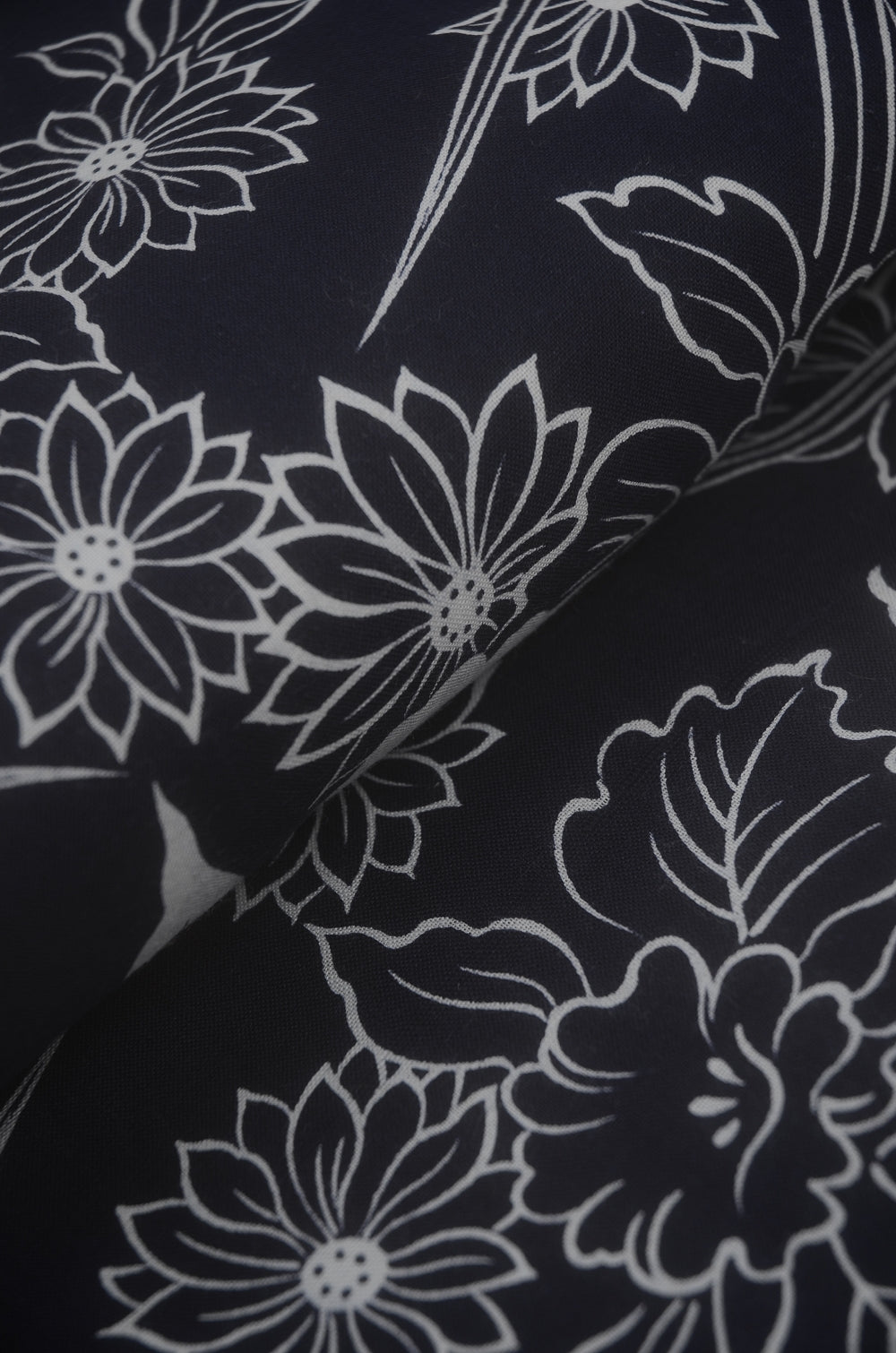Archive Yukata – Traditional Pattern (Women / One of a Kind) W-AT #19 (Timeless Indigo Floral Yukata)