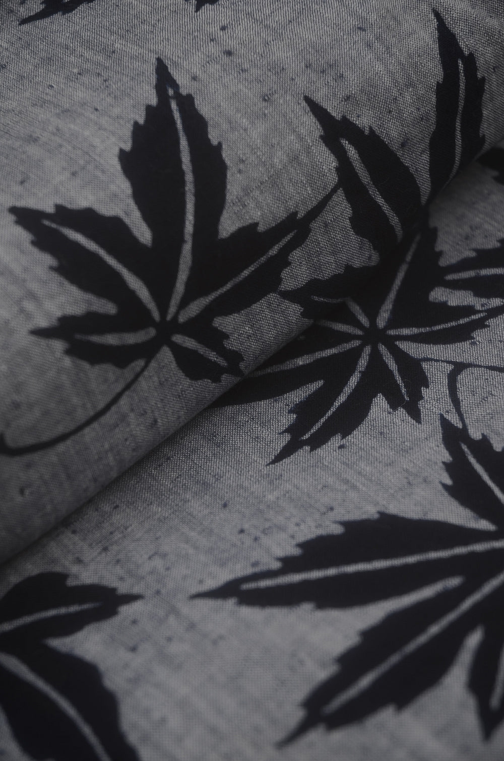 Archive Yukata – Traditional Pattern (Women / One of a Kind) W-AT #24 (Timeless Indigo Momiji Yukata)