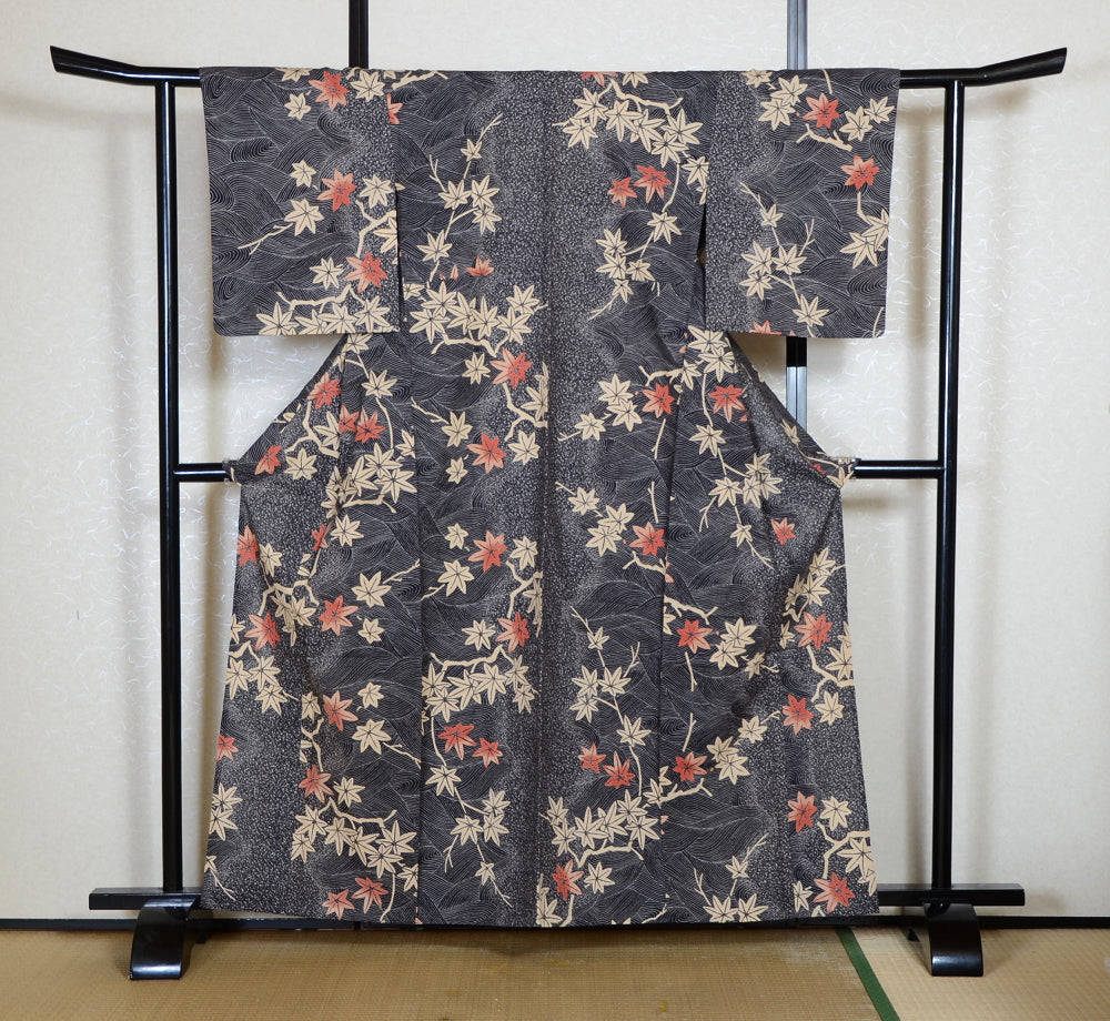 Archive Yukata – Traditional Pattern (Women / One of a Kind) W-AT #25 (Sophisticated Momiji Yukata)