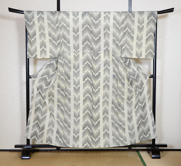 Archive Yukata – Traditional Pattern (Women / One of a Kind) W-AT #18