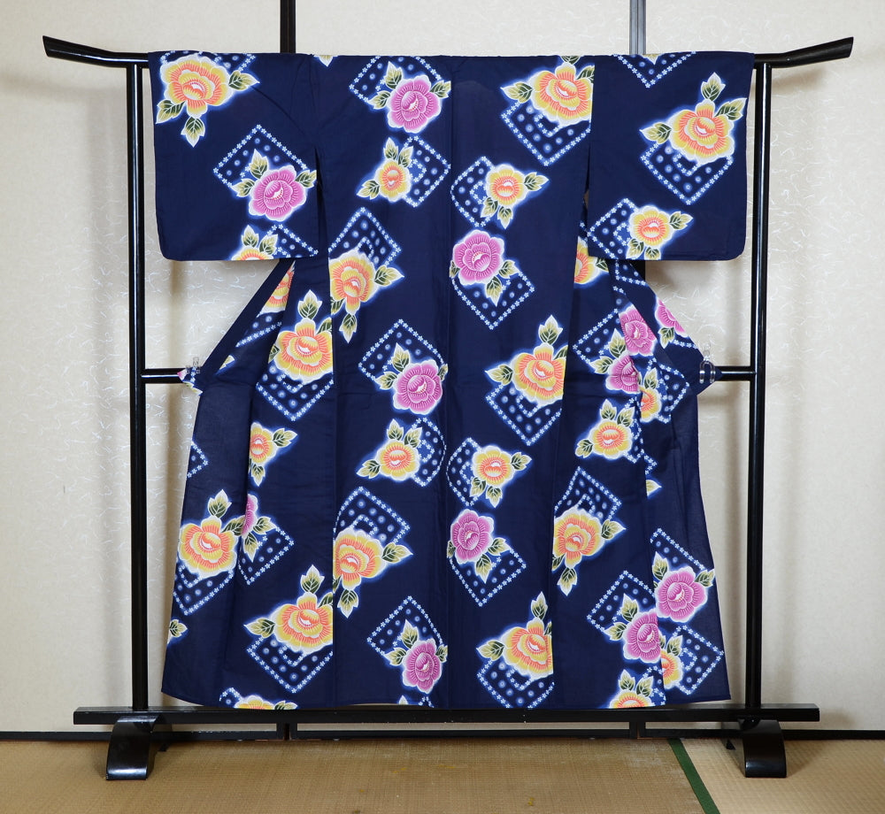 Archive Yukata – Traditional Pattern (Women / One of a Kind) W-AT #11