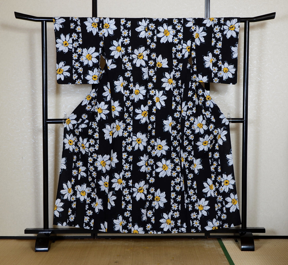 Archive Yukata – Traditional Pattern (Women / One of a Kind) W-AT #110
