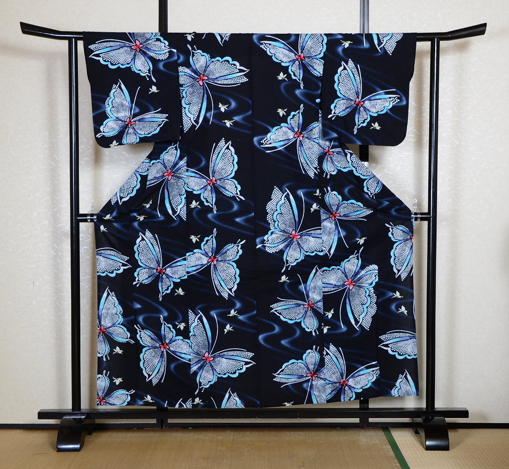 Archive Yukata – Traditional Pattern (Women / One of a Kind) W-AT #57