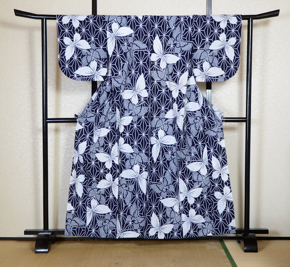 Archive Yukata – Traditional Pattern (Women / One of a Kind) W-AT #10 (Navy Yukata with Asanoha and Bellflower Pattern)