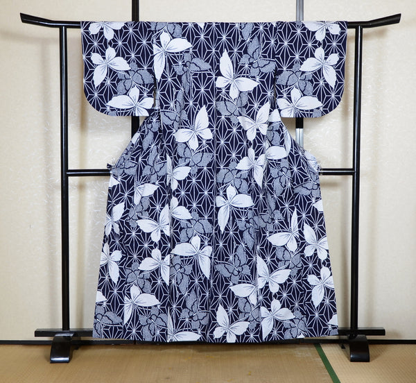 Archive Yukata – Traditional Pattern (Women / One of a Kind) W-AT #10 (Navy Yukata with Asanoha and Bellflower Pattern)