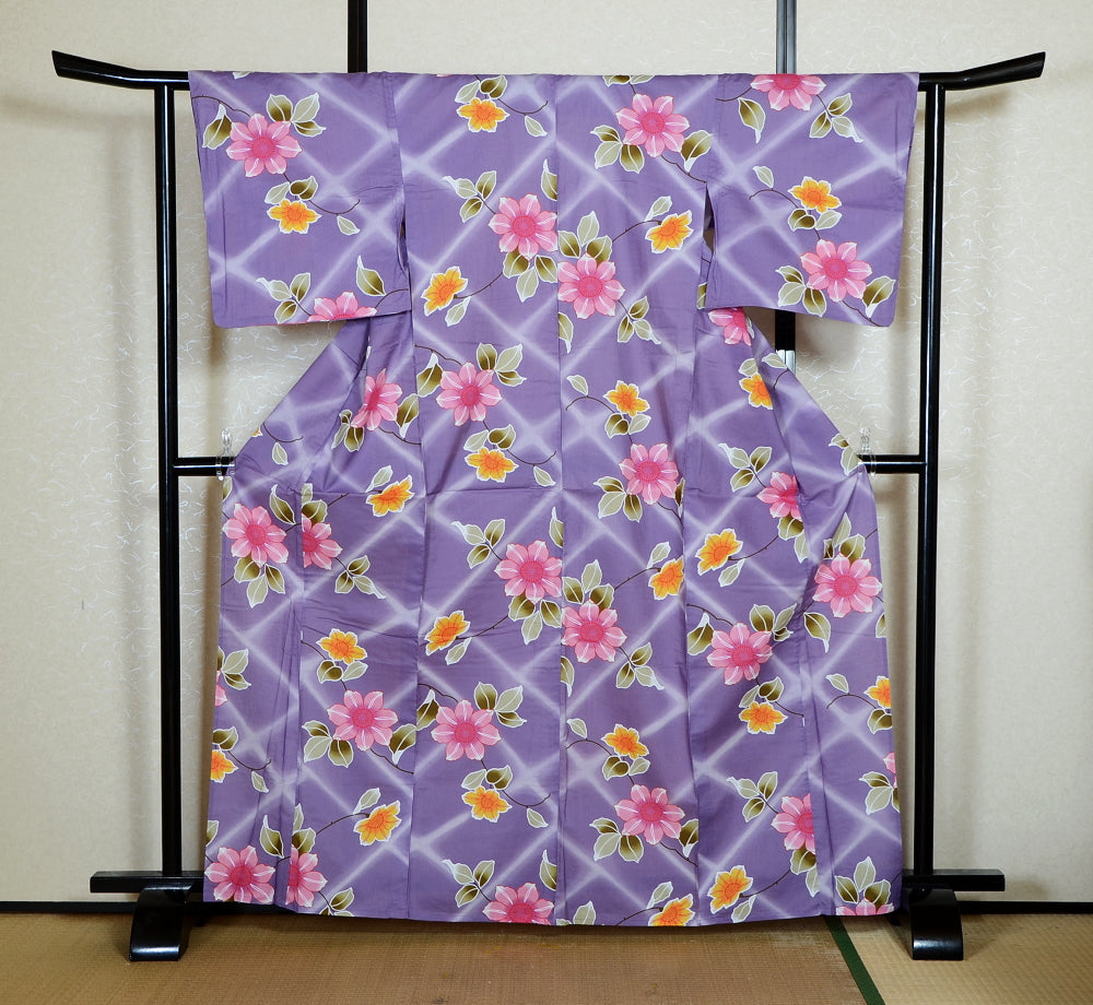 Archive Yukata – Traditional Pattern (Women / One of a Kind) W-AT #129