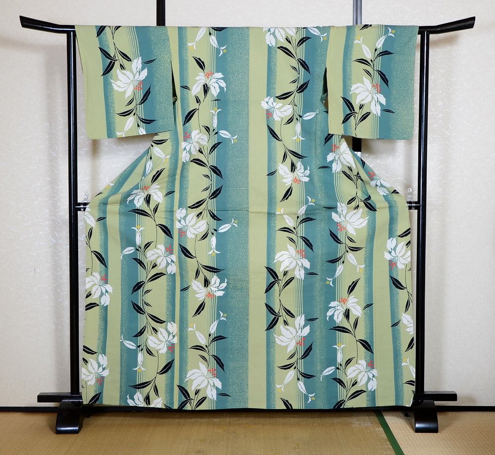 Archive Yukata – Traditional Pattern (Women / One of a Kind) W-AT #35