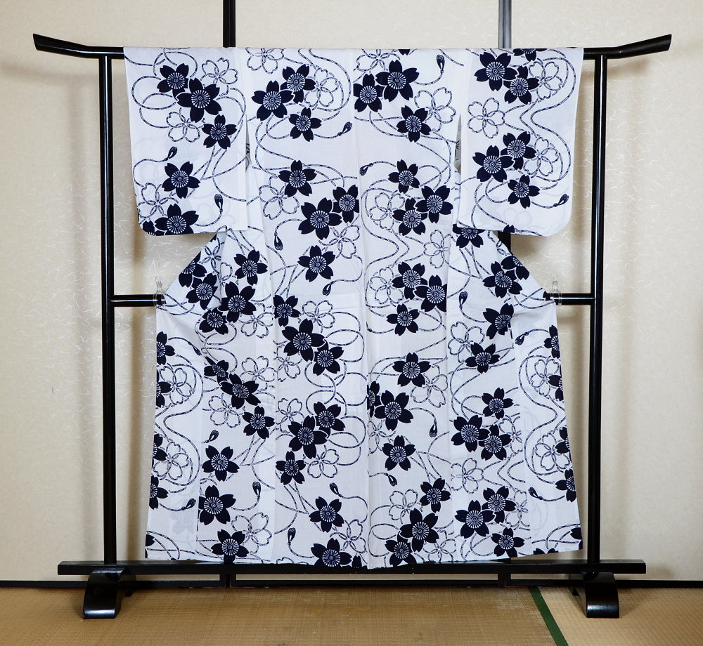 Archive Yukata – Traditional Pattern (Women / One of a Kind) W-AT #125