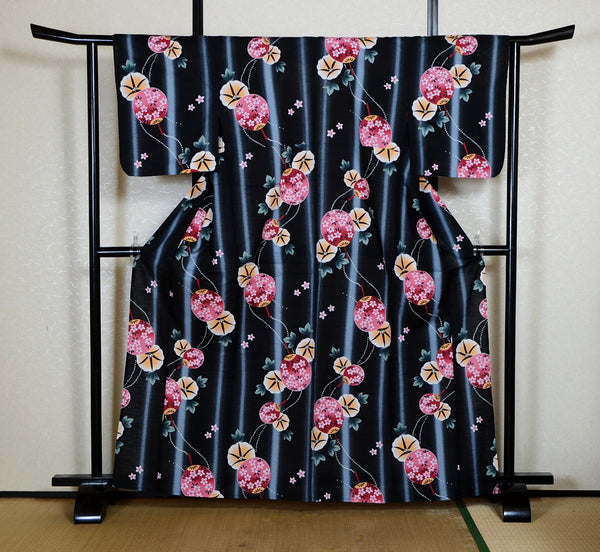 Archive Yukata – Traditional Pattern (Women / One of a Kind) W-AT #107