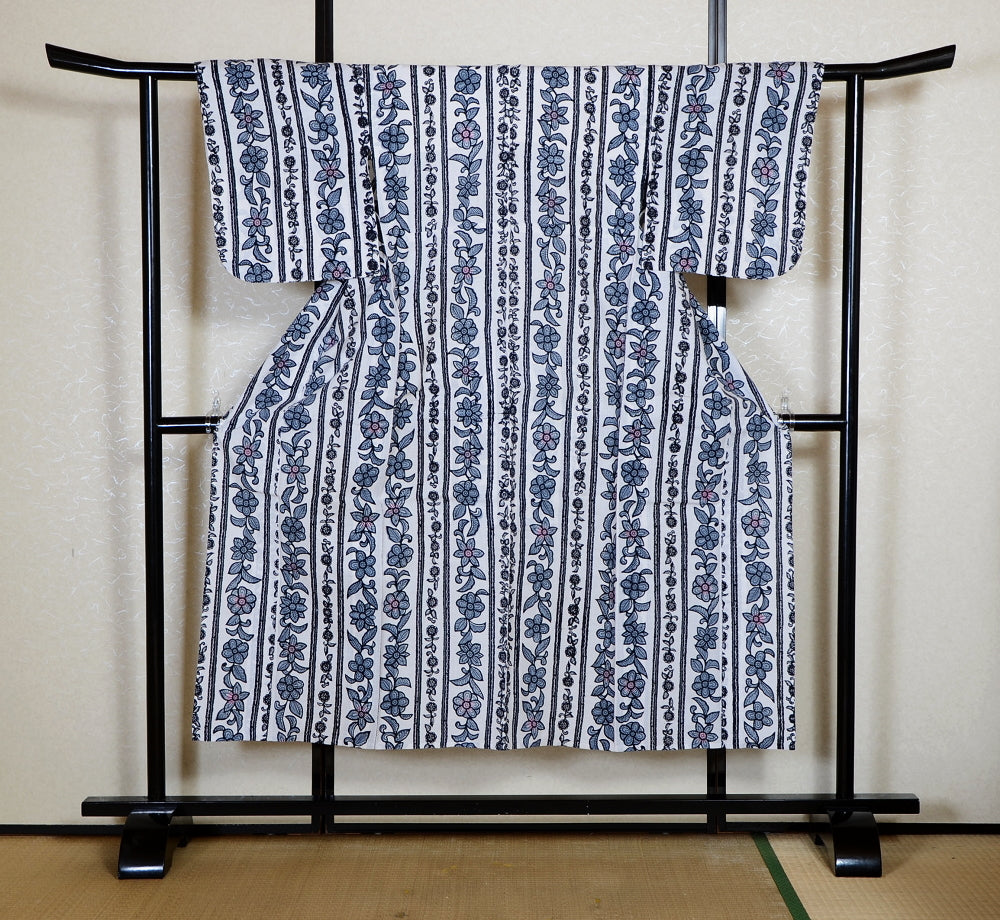 Archive Yukata – Traditional Pattern (Women / One of a Kind) W-AT #98
