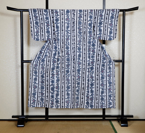 Archive Yukata – Traditional Pattern (Women / One of a Kind) W-AT #98