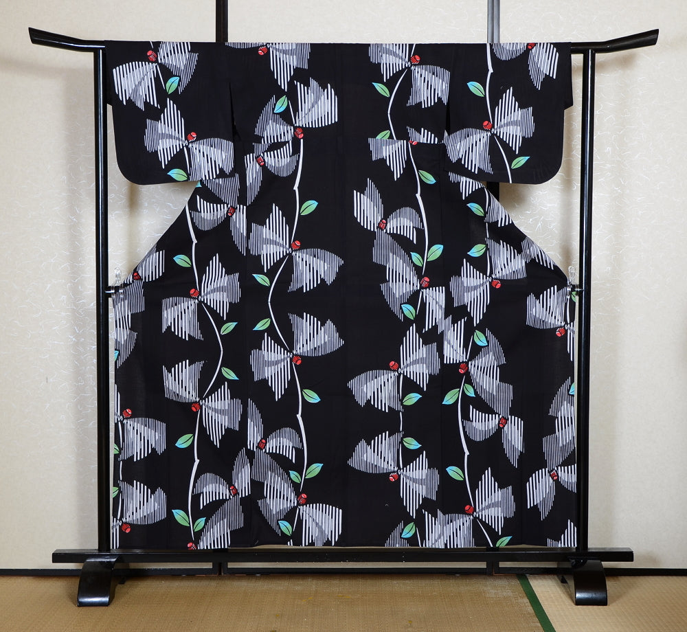 Archive Yukata – Traditional Pattern (Women / One of a Kind) W-AT #65