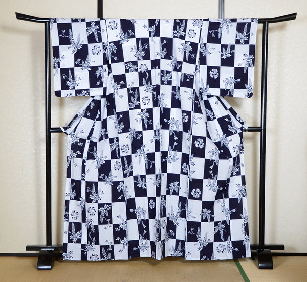 Archive Yukata – Traditional Pattern (Women / One of a Kind) W-AT #05