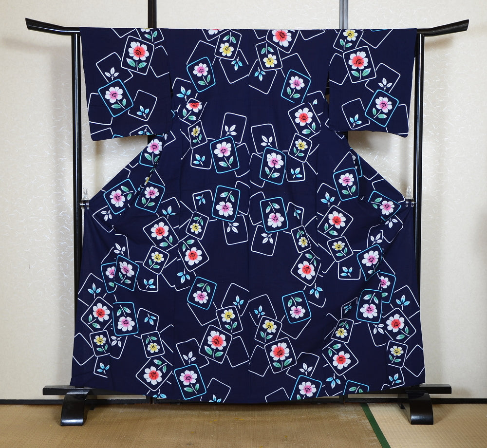 Archive Yukata – Traditional Pattern (Women / One of a Kind) W-AT #92