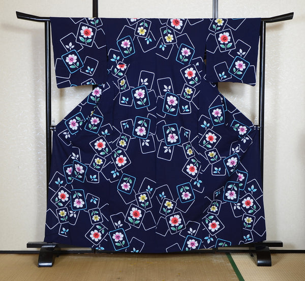 Archive Yukata – Traditional Pattern (Women / One of a Kind) W-AT #92