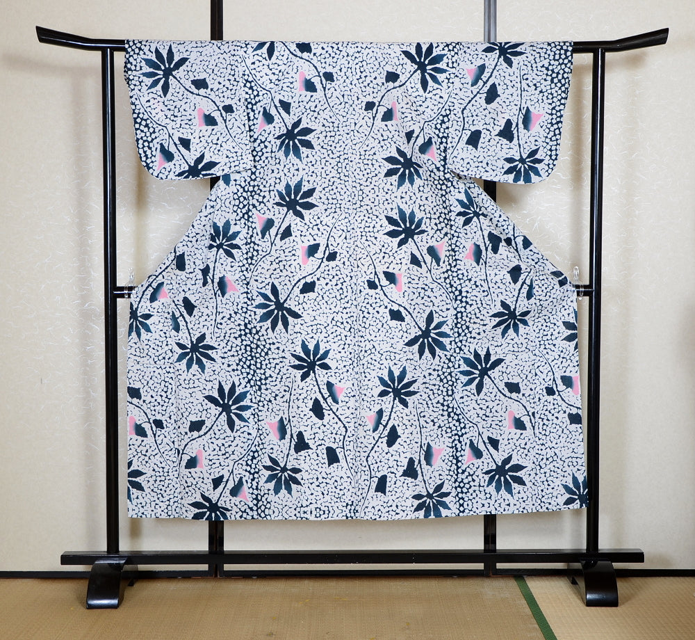 Archive Yukata – Traditional Pattern (Women / One of a Kind) W-AT #95