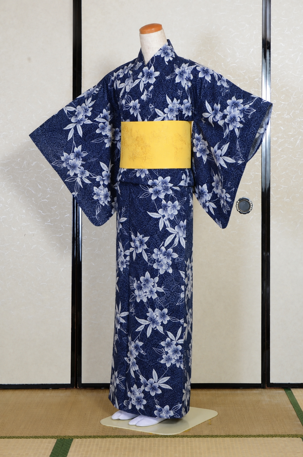 Archive Yukata – Traditional Pattern (Women / One of a Kind) W-AT #04 (Navy Blue Floral Yukata)