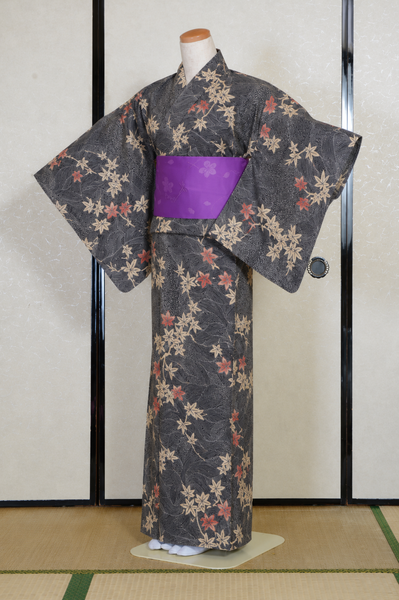 Archive Yukata – Traditional Pattern (Women / One of a Kind) W-AT #25 (Sophisticated Momiji Yukata)