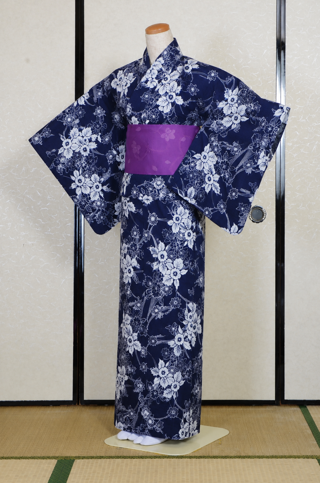 Archive Yukata – Traditional Pattern (Women / One of a Kind) W-AT #19 (Timeless Indigo Floral Yukata)