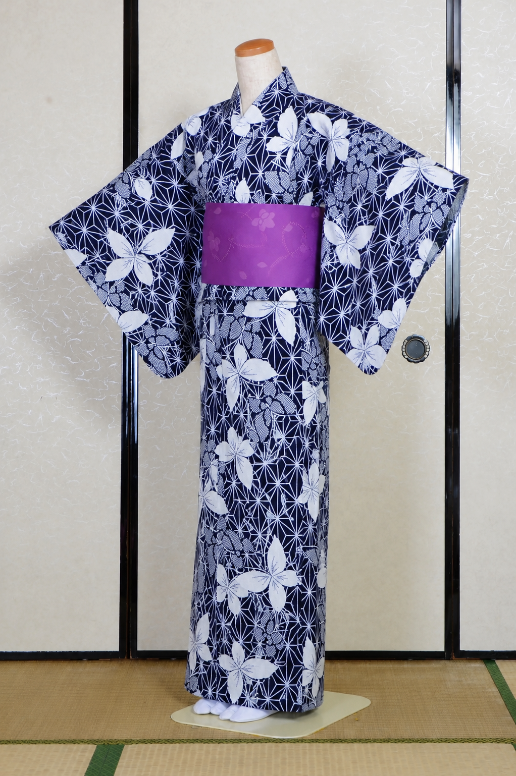 Archive Yukata – Traditional Pattern (Women / One of a Kind) W-AT #10 (Navy Yukata with Asanoha and Bellflower Pattern)