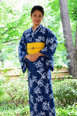 Archive Yukata – Traditional Pattern (Women / One of a Kind) W-AT #04 (Navy Blue Floral Yukata)
