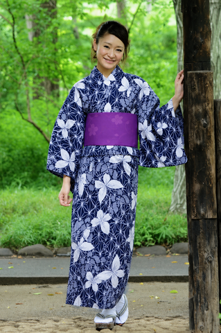 Archive Yukata – Traditional Pattern (Women / One of a Kind) W-AT #10 (Navy Yukata with Asanoha and Bellflower Pattern)