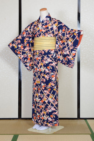 Japanese kimono. kimono for women. kimono female. komon kimono. muji kimono.tsumugi kimono.