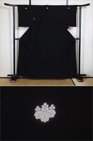 Japanese kimono. kimono for women. kimono female. black formal kimono. 
