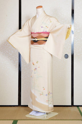 Japanese kimono. kimono for women. kimono female. houmongi kimono. tsukesage kimono.irotomesode. Japanese women obi belt. Tradiitonal obi. pre-tied obi. Obi age. Obi jime. kimono accessories.