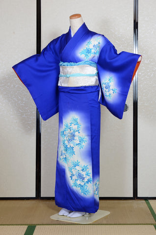 Japanese kimono. kimono for women. kimono female. houmongi kimono. tsukesage kimono.irotomesode.