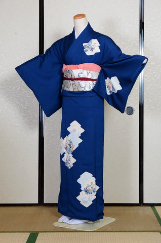 Japanese kimono. kimono for women. kimono female. houmongi kimono. tsukesage kimono.irotomesode.