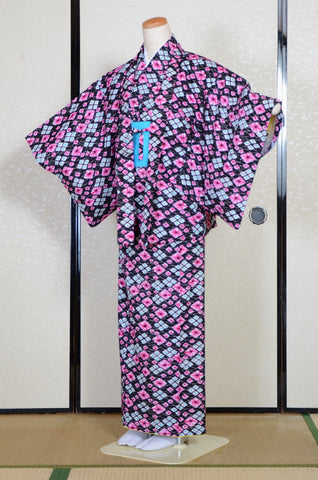 Japanese kimono. kimono for women. kimono female. komon kimono. muji kimono.tsumugi kimono.kimono jacket. haori jacket. Japanese women obi belt. hanhaba obi.