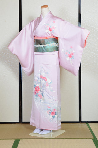 Japanese kimono. kimono for women. kimono female. houmongi kimono. tsukesage kimono.