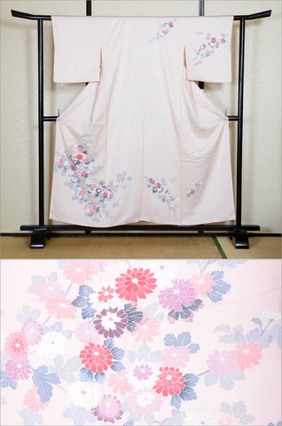 Japanese kimono. kimono for women. kimono female. houmongi kimono. tsukesage kimono.irotomesode.