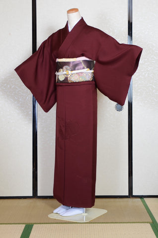 Japanese kimono. kimono for women. kimono female. houmongi kimono. tsukesage kimono.