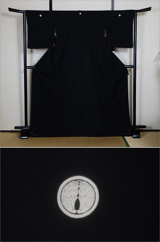 Japanese kimono. kimono for women. kimono female. black formal kimono. 