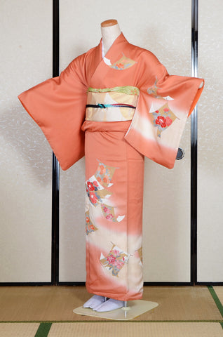 Japanese kimono. kimono for women. kimono female. houmongi kimono. tsukesage kimono.irotomesode.