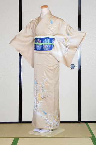 Japanese kimono. kimono for women. kimono female. houmongi kimono. tsukesage kimono.