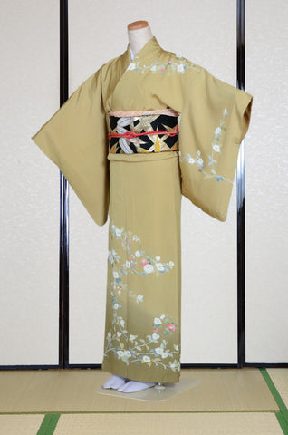 Japanese kimono. kimono for women. kimono female. houmongi kimono. tsukesage kimono.