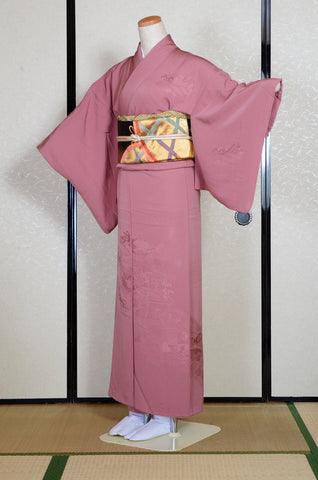 Japanese kimono. kimono for women. kimono female. houmongi kimono. tsukesage kimono.