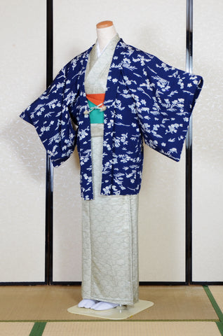 Japanese kimono. kimono for women. kimono female. komon kimono. muji kimono.tsumugi kimono.
