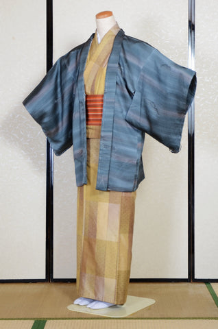 Japanese kimono. kimono for women. kimono female. komon kimono. muji kimono.tsumugi kimono.kimono jacket. haori jacket. Japanese women obi belt. hanhaba obi.